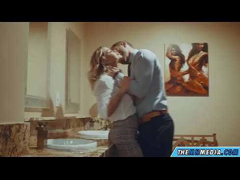 ❤️ När en bystig blondin förför dig på en offentlig toalett ❤️ Porno at us sv.taxiporec.top ﹏